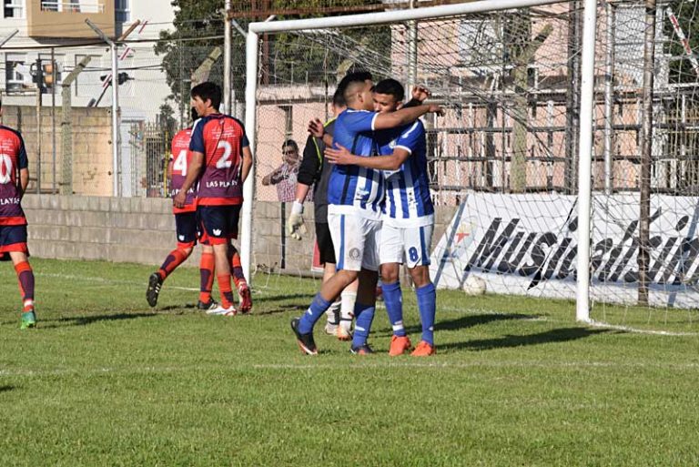 Todo el color del fútbol local