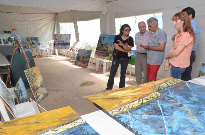 Los pintorcitos se reúnen en la plaza