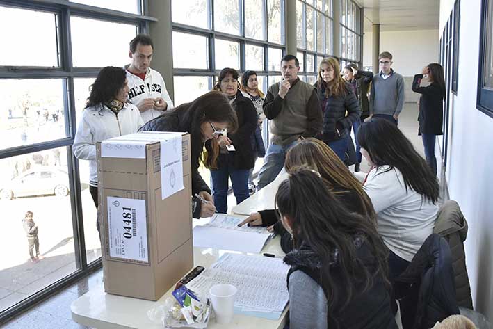 En qué escuelas votan hoy villamarienses y villanovenses