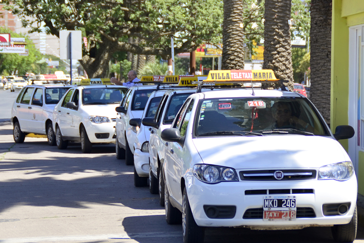 La tarifa de los taxis sigue  en estudio parlamentario