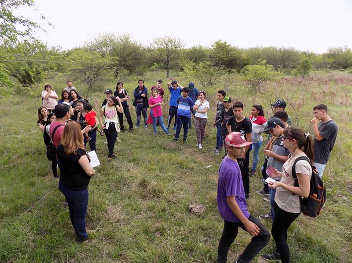 Una recorrida con chicos de la zona