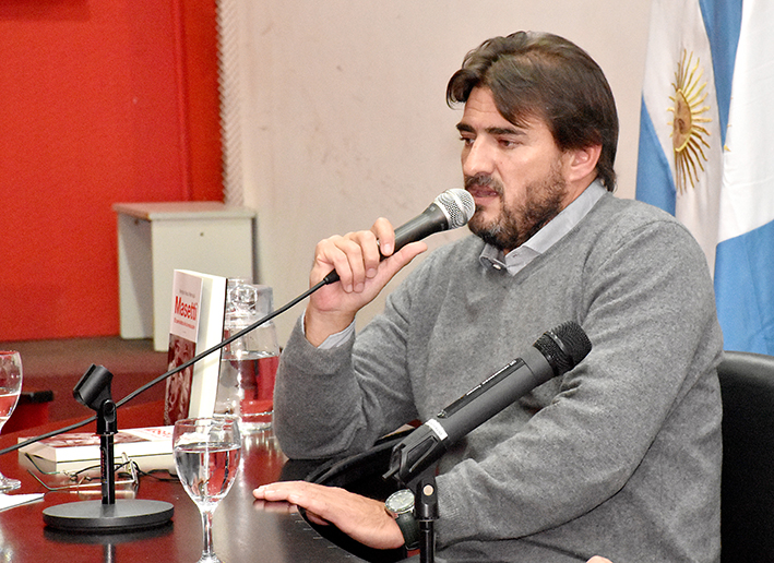 Vaca Narvaja en una charla abierta con el público y dirigentes locales