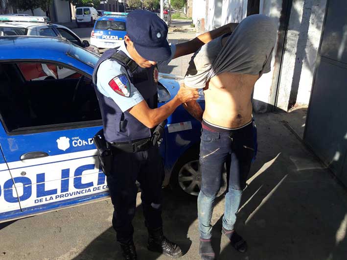 Detuvieron al joven que dijo mantener diálogo con efectivos por Facebook Detuvieron al joven que dijo mantener diálogo con efectivos por Facebook