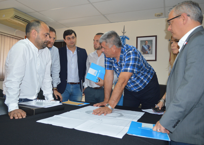 Se realizará el solado sintético en la pista de atletismo de la UNVM