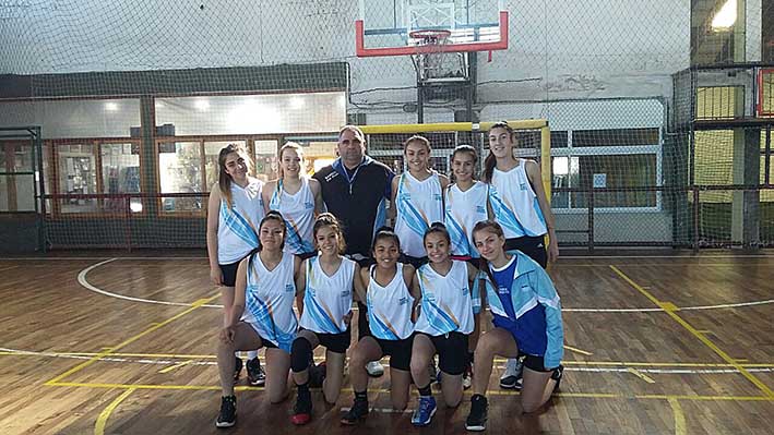 Rivadavia avanza con el handball