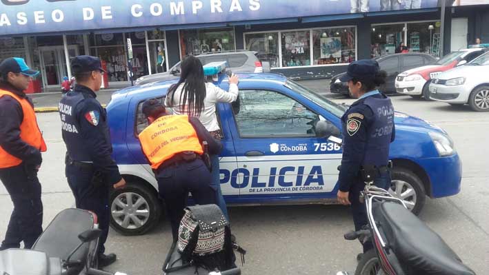 Tres detenidos: por cohecho,  hurto y violación de domicilio