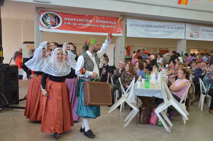 Más de diez colectividades de fiesta