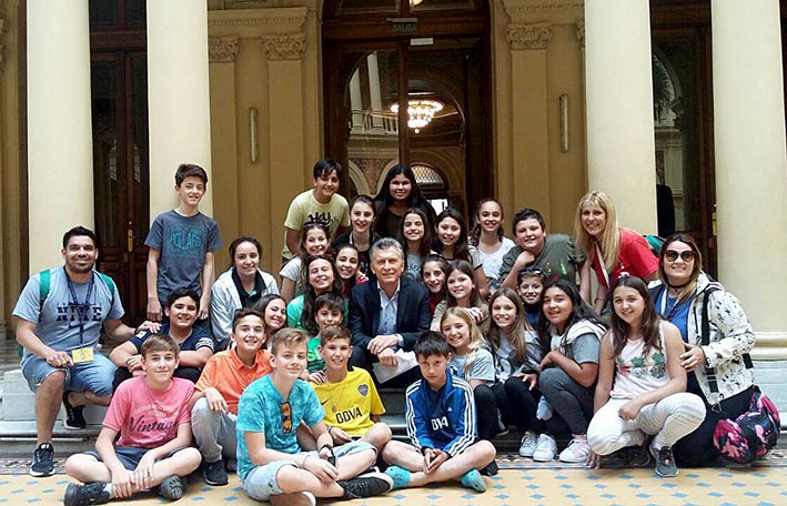 Alumnos de la Dante visitaron al presidente