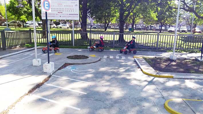 Enseñan sobre señales de tránsito en los jardines de infantes