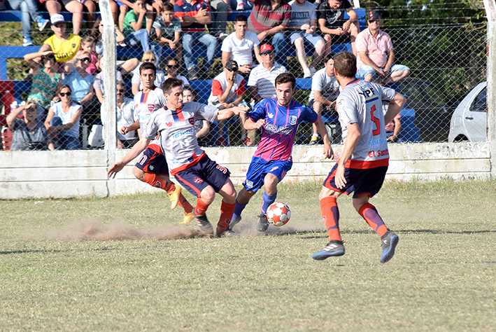 La Uni puso un pie en la final