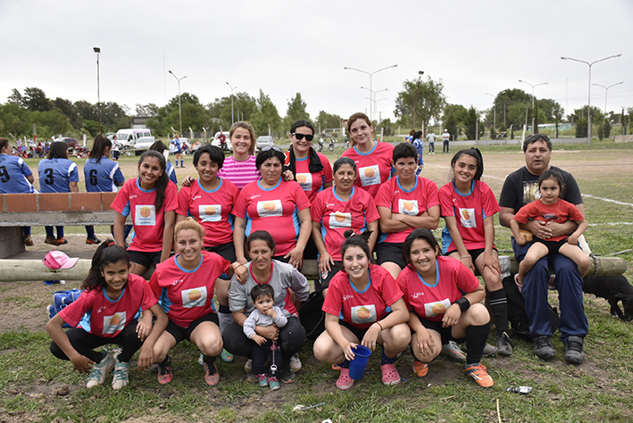 Gacelas y Luchadoras se arrimaron a la punta