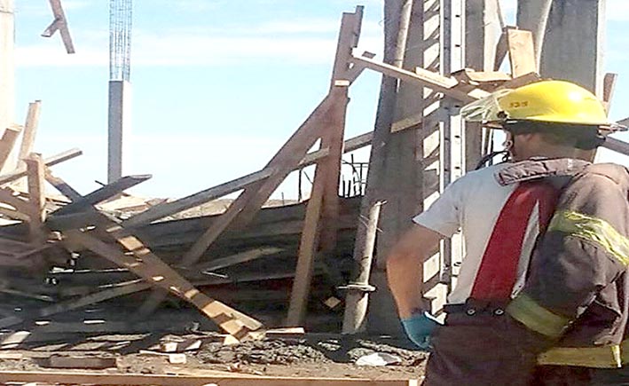 Siete obreros de la construcción heridos al derrumbarse un techo