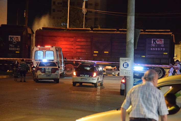 Perdió la vida un motociclista en avenida Colón en un triple choque