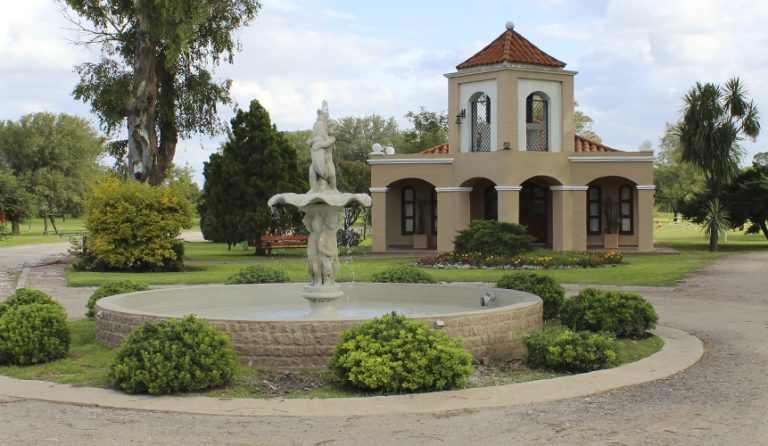 Hoy habrá misa en el cementerio parque La Naturaleza