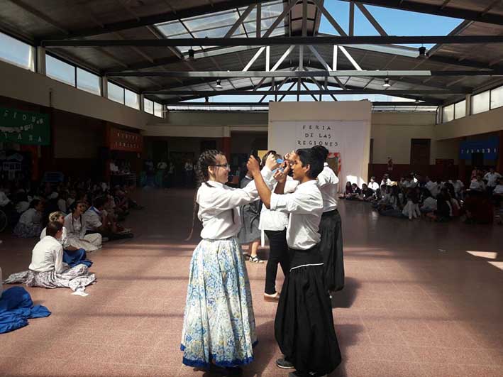 Comidas típicas y bailes para celebrar la tradición