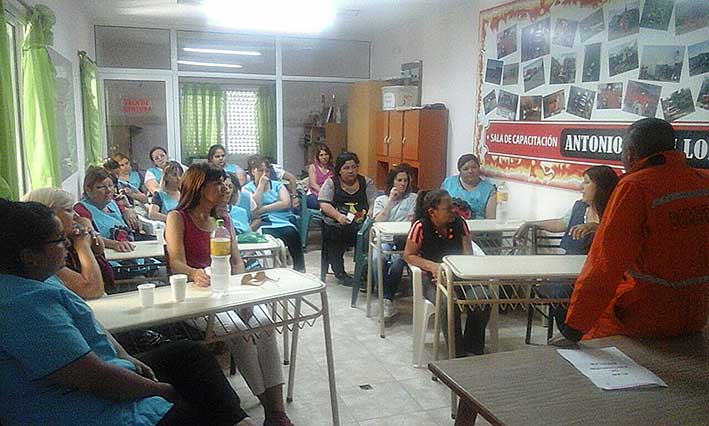 Bomberos capacitaron al personal de las salas cuna