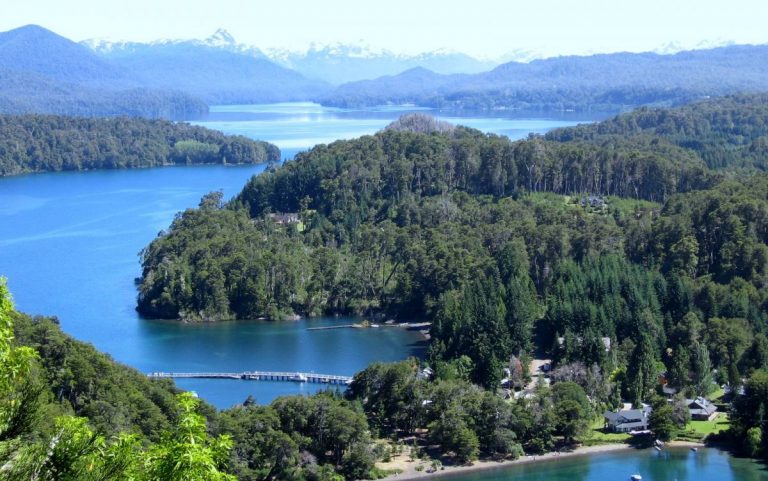 Paraíso de lagos y arrayanes