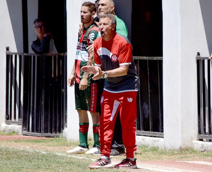 Tres jugadores no entrenaron porque el club les debe dinero