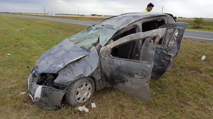 Espectacular vuelco en la autopista