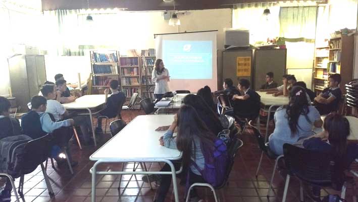 Charla de prevención de violencia de género en el Ipem 147 Manuel Anselmo Ocampo