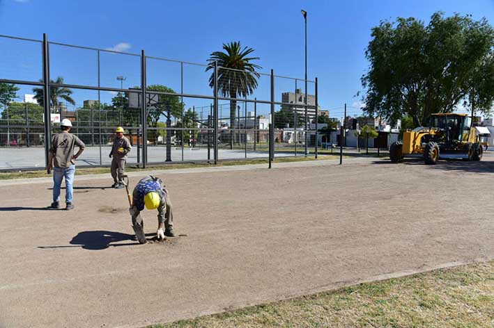 El municipio continúa con tareas de mantenimiento en el Polideportivo