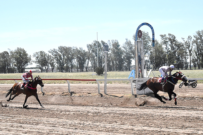 Lascari ganó por varios cuerpos