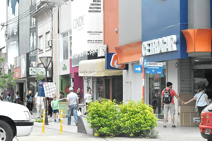 Comercios: con menos actividad en el centro, pero con continuidad en barrios