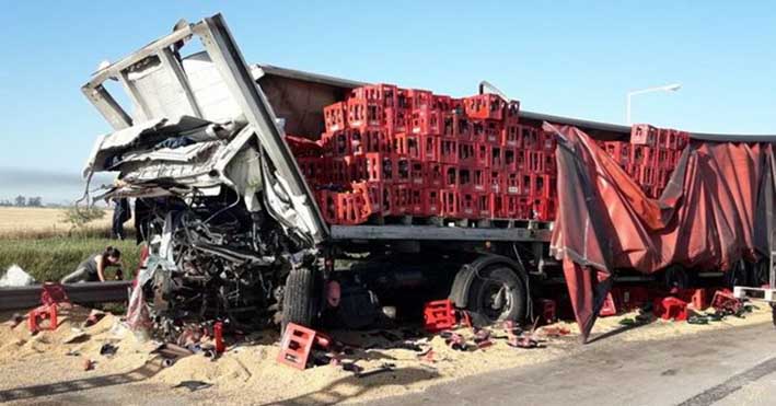 Luctuosa colisión múltiple de camiones