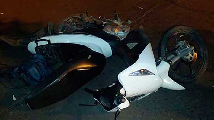 Un motociclista con heridas graves al chocar con la ambulancia de Bomberos