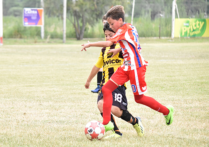 Argentino fue clásico, Alumni sumó goleadas  y Universitario copó la Leonera