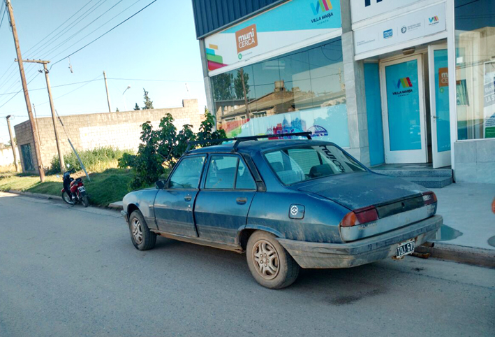 Una mujer resultó con graves heridas al chocar con su moto