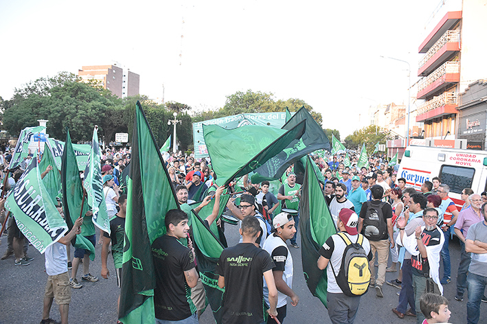 “Nos sobran los motivos” “Nos sobran los motivos”