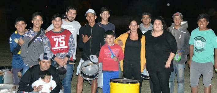 Carnavales: donaron instrumentos a la batucada del barrio Sarmiento