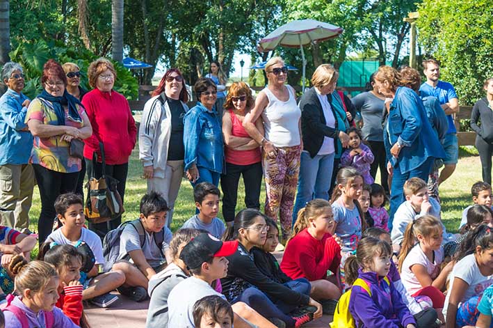 Niños y abuelos disfrutarán la escuela de verano