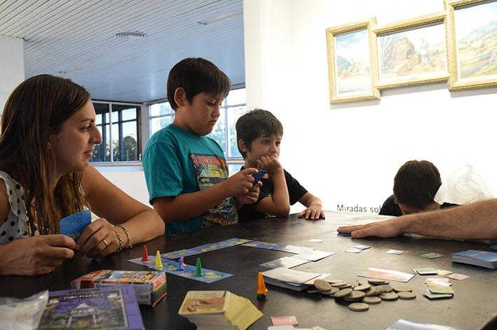 Los niños siguen jugando con arte en el Museo