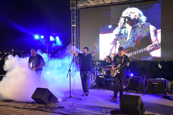 Motorblues actuó ayer  en “La costa explota”