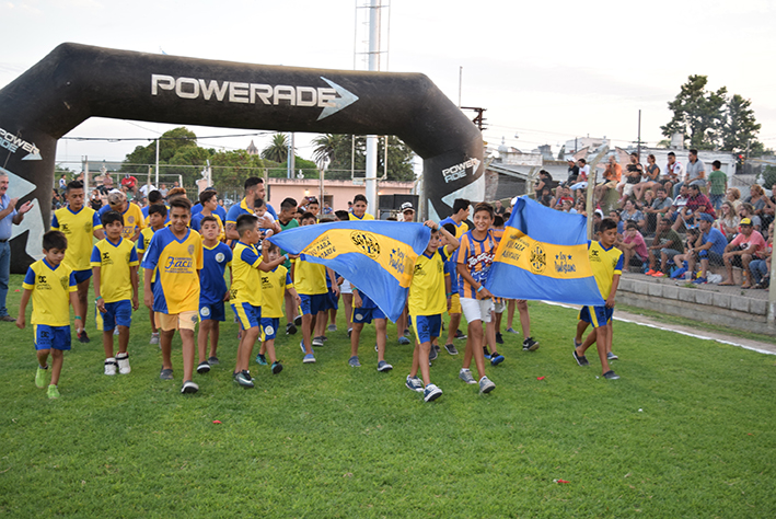 Desfile y a jugar