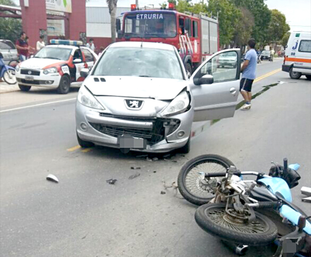 Motociclista con graves lesiones en la cabeza a raíz de un choque en la localidad de Etruria