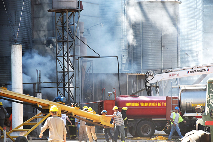 Se incendió el silo menor de la planta de ACA en Tío Pujio
