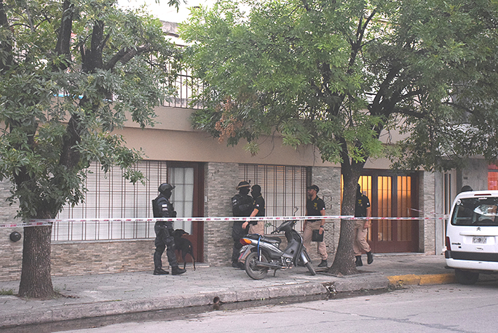 Después de 29 días volvieron a  allanar una casa en el centro