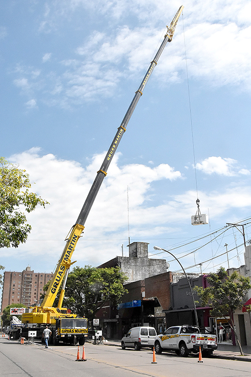 La grúa de casi 70 metros que llamó  la atención de muchos