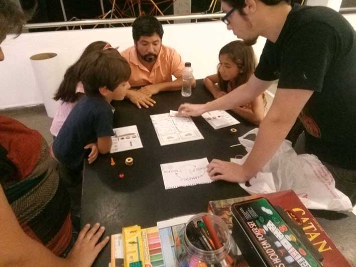 Seguirán haciendo juegos de mesa hasta marzo