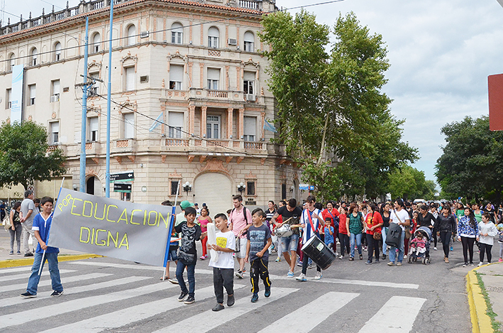 Organizaciones marchan hoy y refuerzan su pedido al municipio