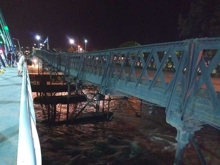 Peligro en el puente Vélez Sarsfield