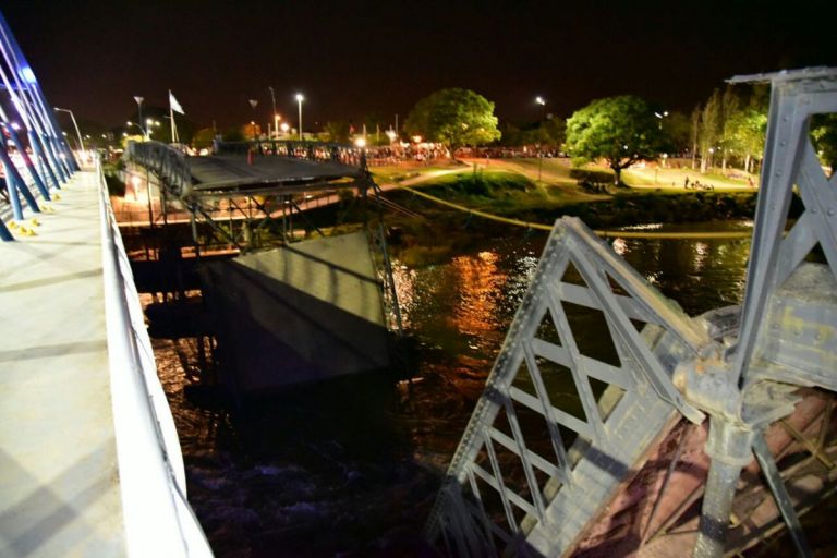[Fotos] Se desplomó el puente Vélez Sarsfield
