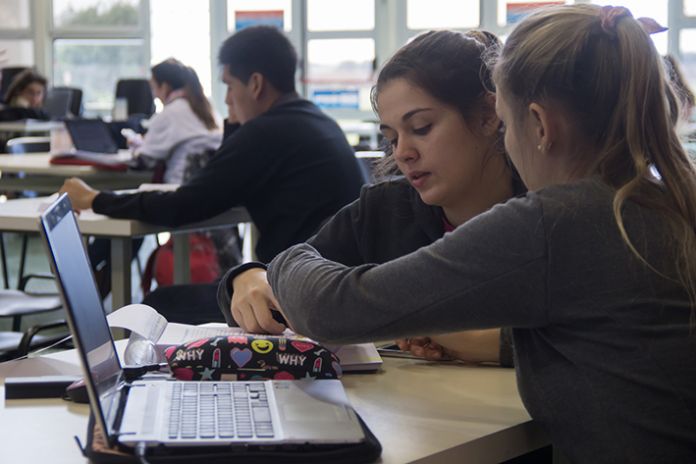 Ingresantes y estudiantes regulares  con varias becas a su disposición