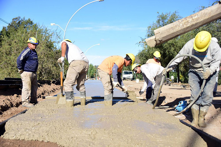 Ultiman detalles en la pavimentación de la Savio