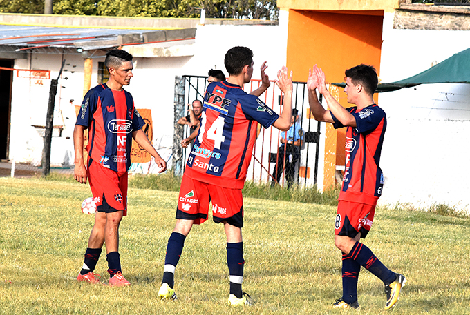 San Lorenzo goleó a Unión en Arroyo Algodón
