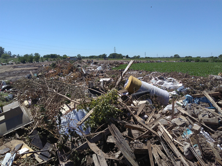 Según el municipio se limpia casi todos los días la cava del barrio Botta