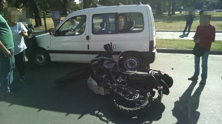 Cinco motociclistas heridos, uno grave